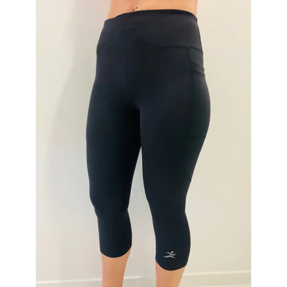 Gmaxx 'ATTACK Black Active 3/4 Leggings - A sleek, 3/4 black high-performance legging designed for all physical activities. It features two large side pockets and a small fob/coin pocket for secure storage.