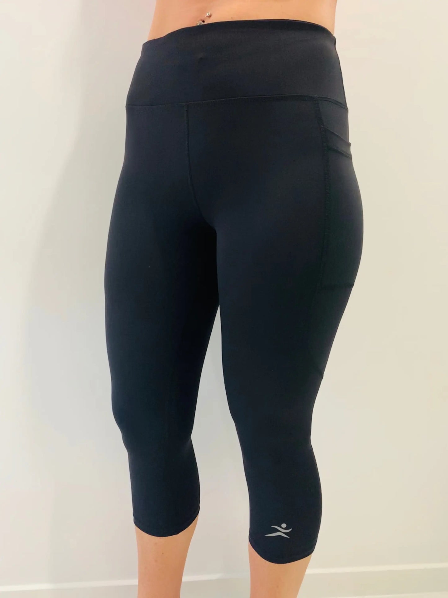 Gmaxx 'ATTACK Black Active 3/4 Leggings - A sleek, 3/4 black high-performance legging designed for all physical activities. It features two large side pockets and a small fob/coin pocket for secure storage.
