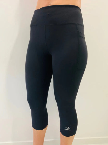 Gmaxx 'ATTACK Black Active 3/4 Leggings - A sleek, 3/4 black high-performance legging designed for all physical activities. It features two large side pockets and a small fob/coin pocket for secure storage.