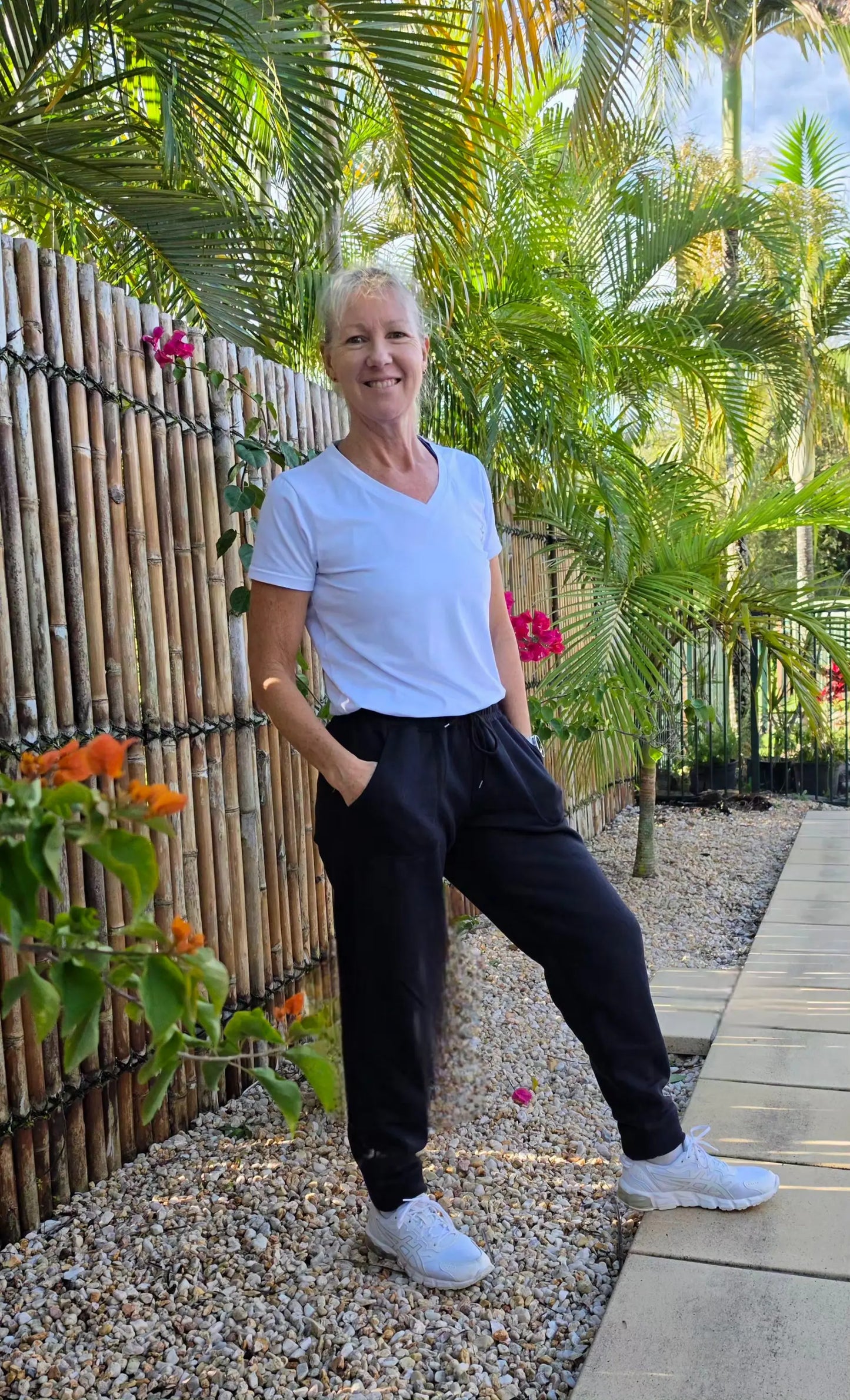 Black kozy fleecy pant with drawstring, relaxed fit, elastic cuffs, and pockets perfect as a winter wardrobe winner