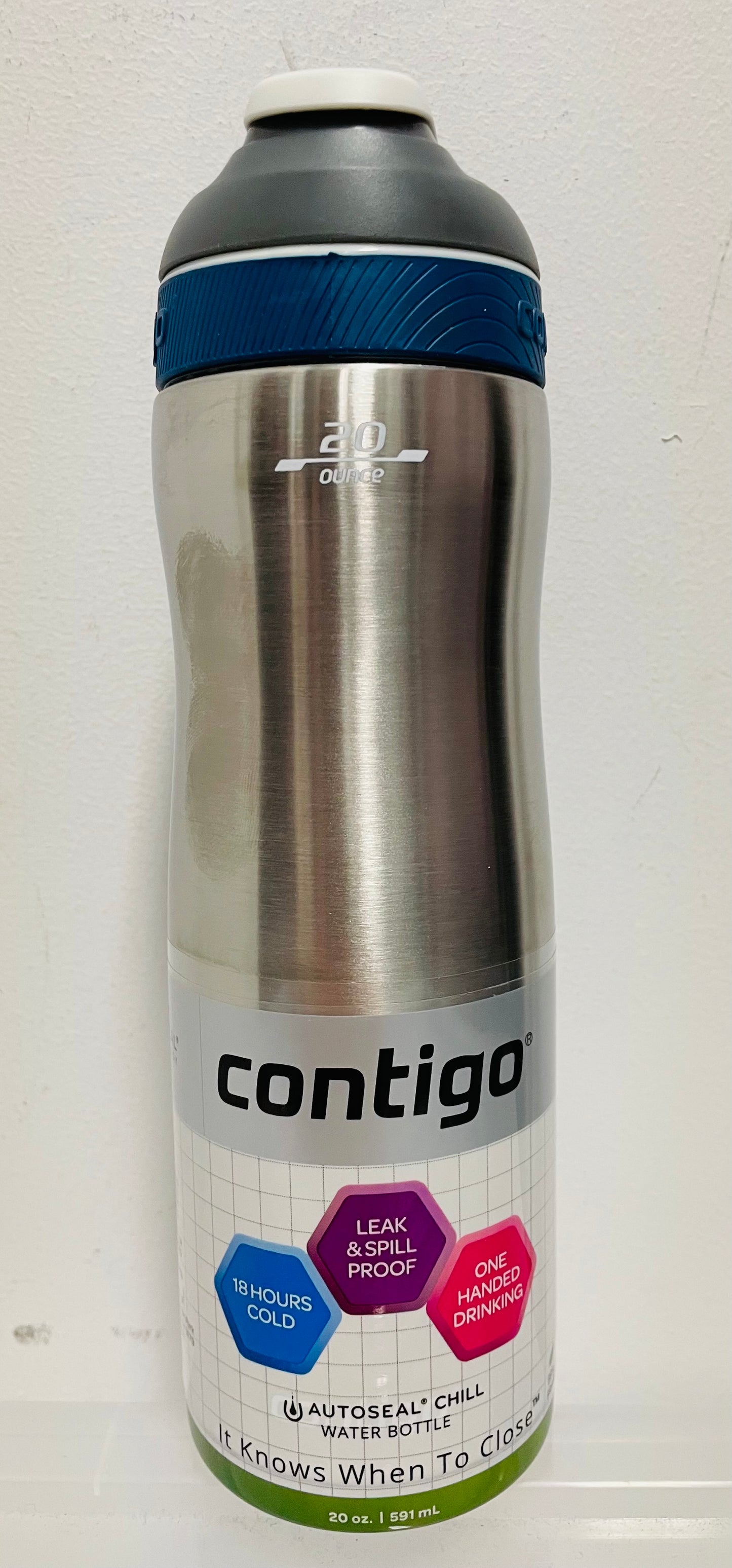 Contigo Cortland Chill Autoseal Bottle for working out or working at your desk, the double-wall vacuum-insulated stainless steel body keeps drinks cold for 24 hours & hot for 6 hours